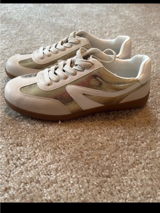 DV by Dolce Vita Shoes - Dolce Vita quantum metallic Gold White Sneakers shoe low top laces size 8.5